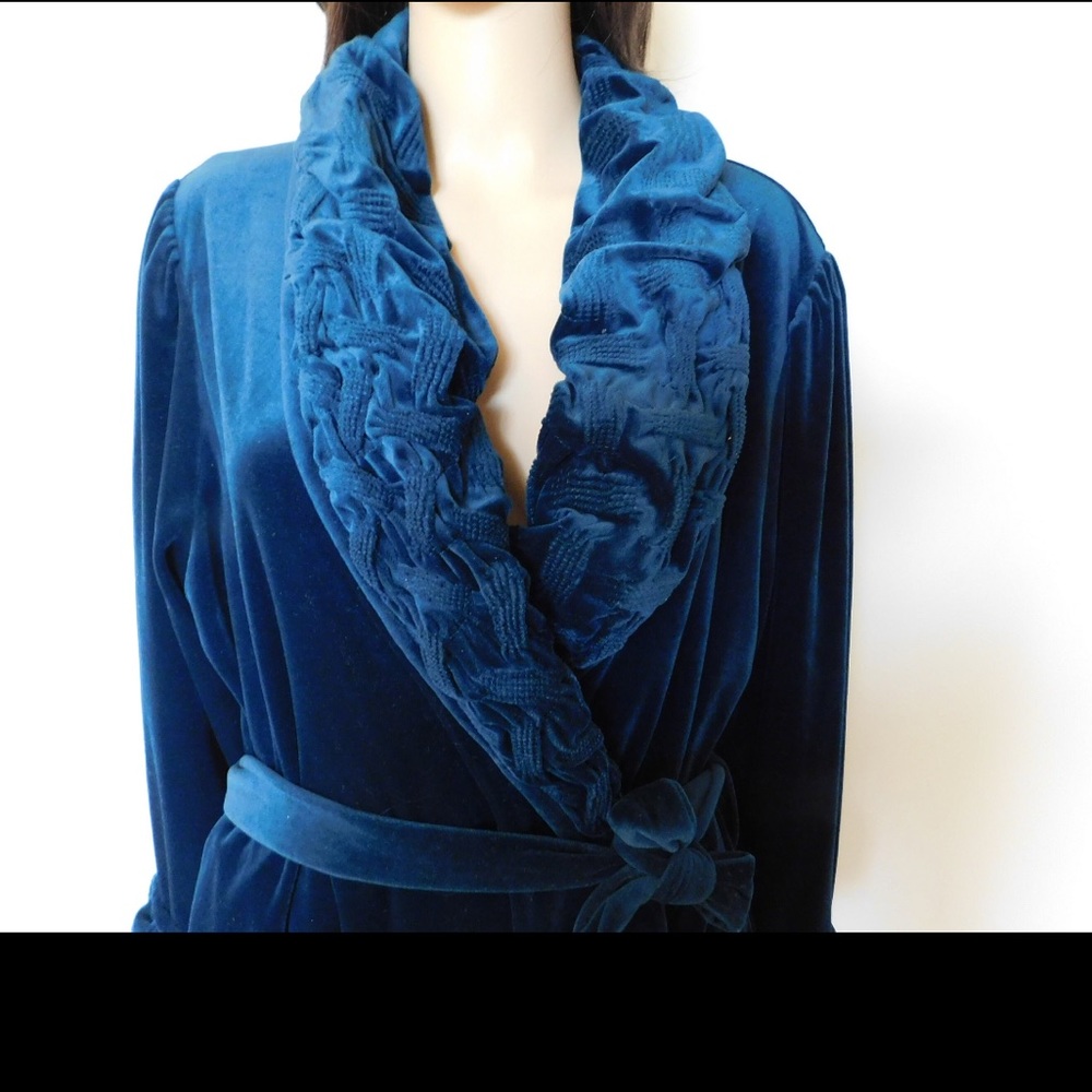 Vintage delicates robe